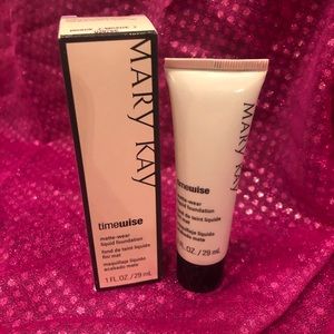 Mary Kay Liquid Foundation, Matte Wear, Bronze 2